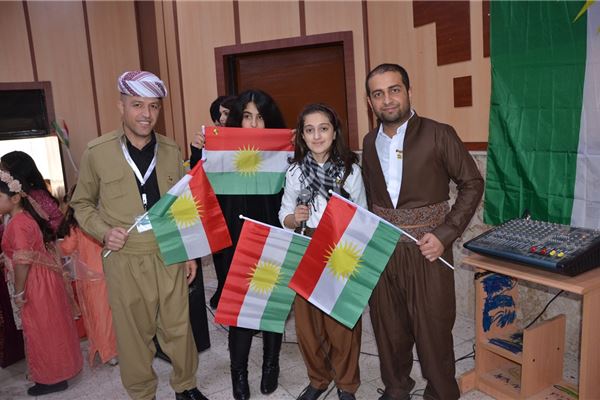 ZAKHO STUDENTS CELEBRATE FLAG DAY